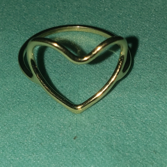 14k Gold Heart Ring - Picture 3 of 10